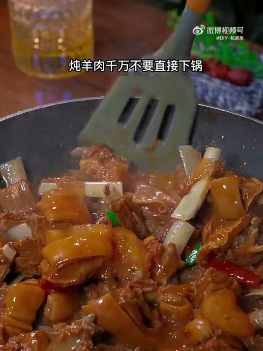 天冷正是吃羊肉的时候,用这个方法炖出来的红烧羊肉软烂入味