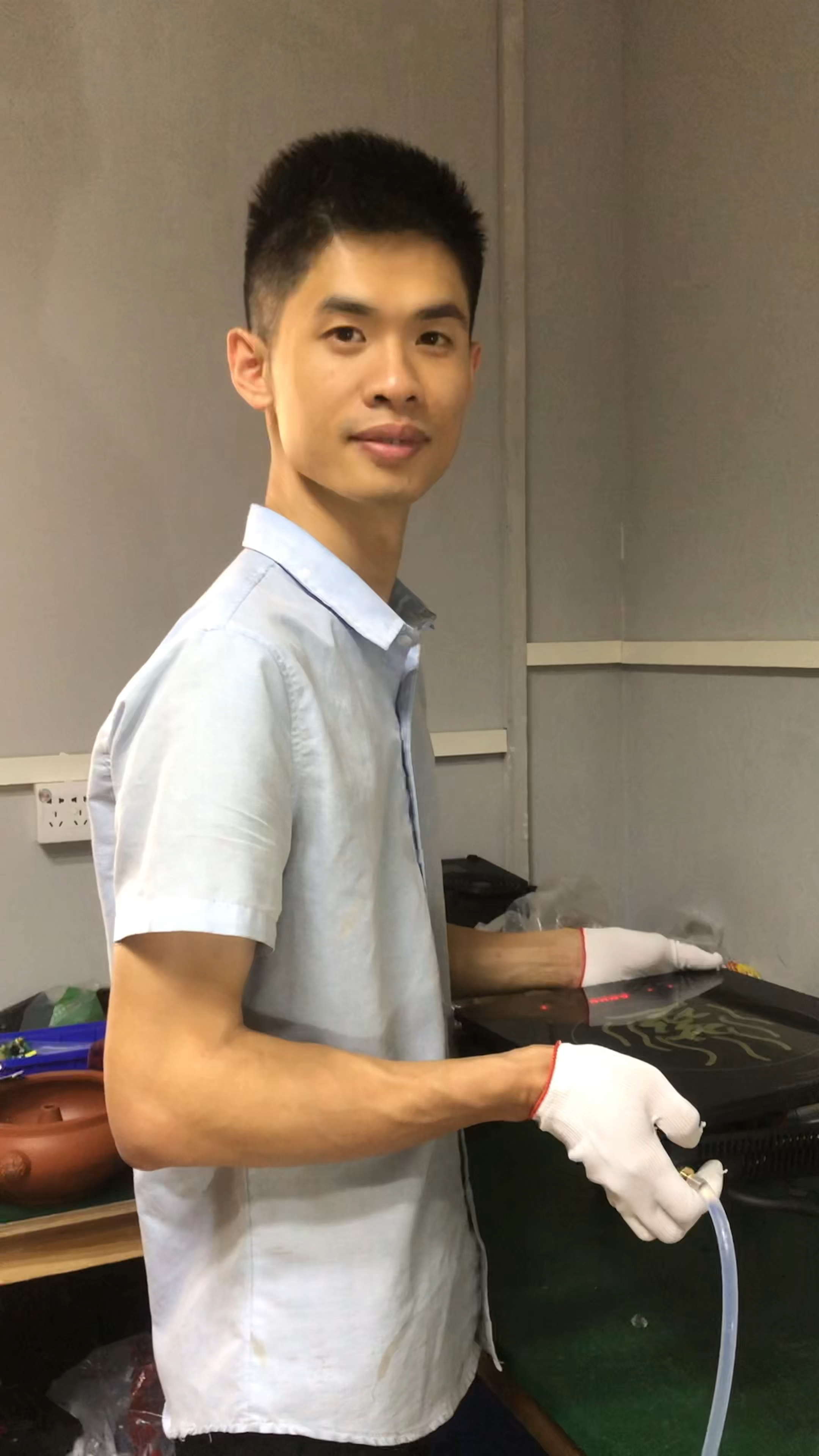 五一没有给自己放假,回来加班,帮客户开发装药水进蒸汽炉,可以在5米内消毒杀菌病毒