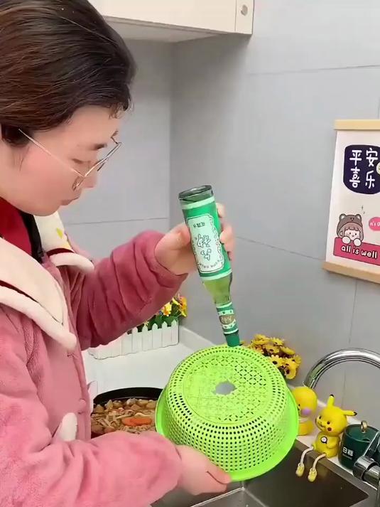 厨房水槽剩饭剩菜多?用这个天鹅水槽沥水篮满了倒垃圾桶方便好用