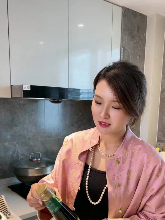 今天买了多好新鲜的食材，简简单单3道菜，和家人一起分享