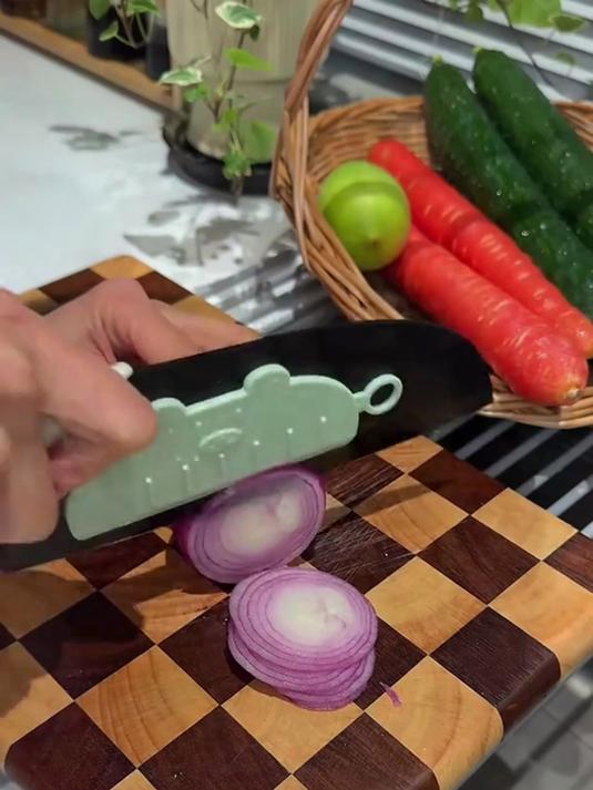真是解决了切菜遇到的大烦恼，便宜又好用的不粘刀小神器