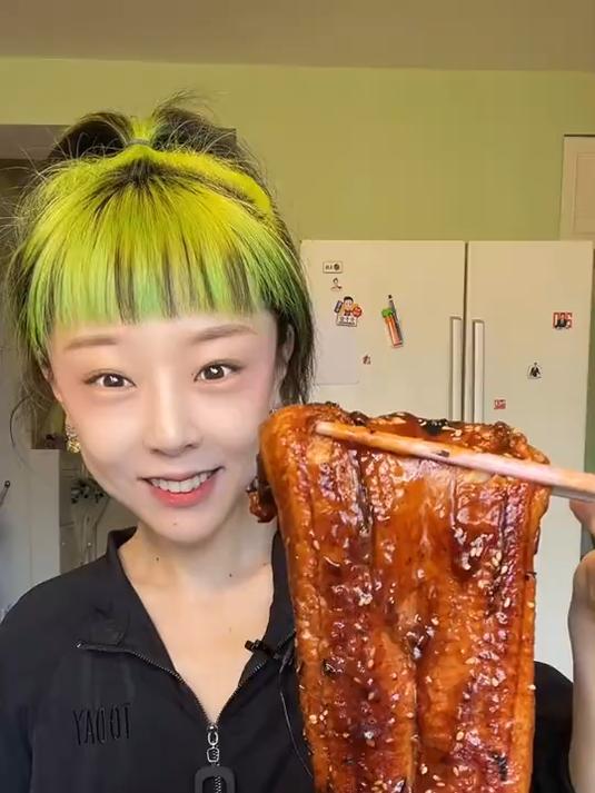 鳗鱼火鸡面鳗鱼香嫩火鸡面辣过瘾拌着吃绝了