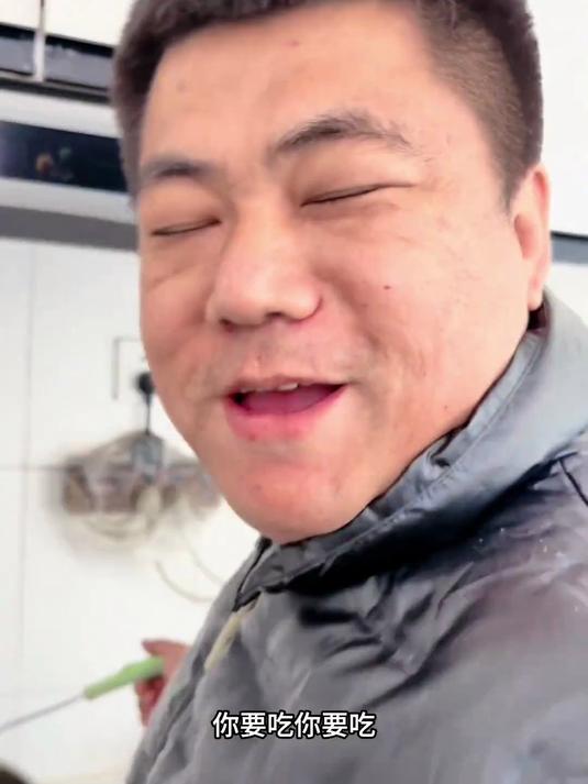 #优质视频激励计划#酸菜猪肉土豆汤,家常凉菜配上韭菜炒鸡蛋,刮刮过年的大肚油 (08)