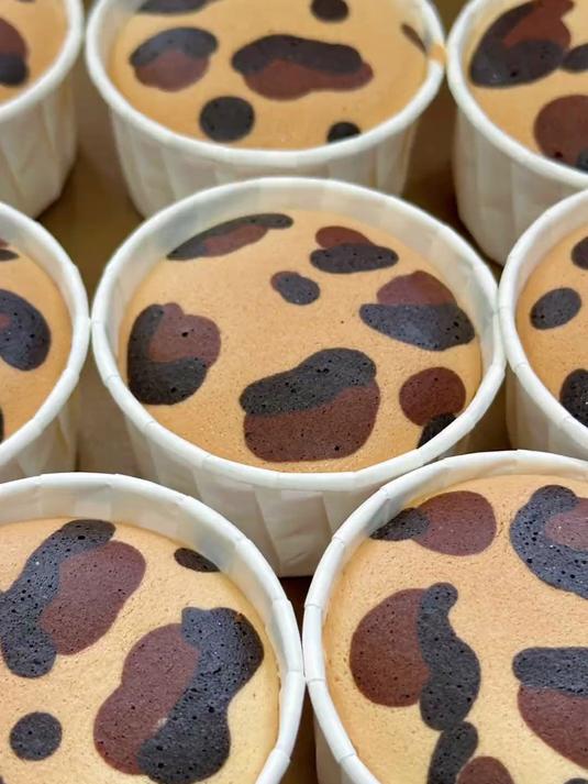 好久不做纸杯蛋糕,这次来个花里胡哨的哈哈……太适合送给小姐妹了