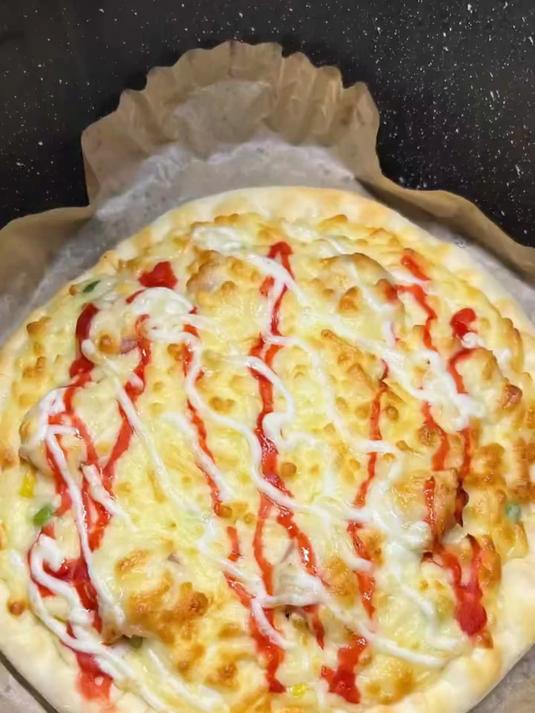 空气炸锅家庭版大披萨有手就会烤出来香甜拉丝营养美味