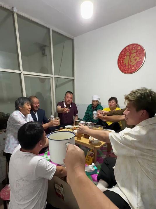 我姐他们一家回来了我妈给蒸的山药鱼鱼