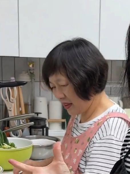 我们大中国的麻辣香锅真的是个神奇的存在,谁吃谁喜欢