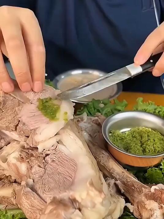 涮肉灵魂搭档!韭菜花酱配羊肉卷,香到停不下来