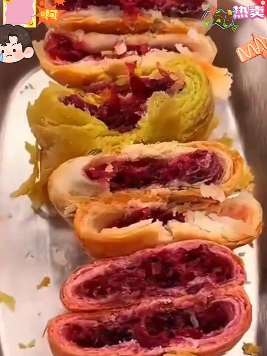 真鲜花入馅,好吃不甜腻。现烤鲜花饼,香酥更正宗。