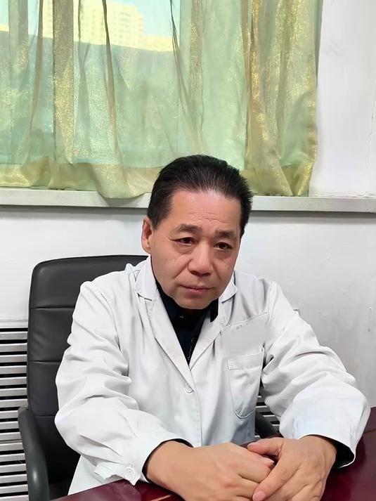 屁股上长了个小肉疙瘩,硬硬的还挺疼?