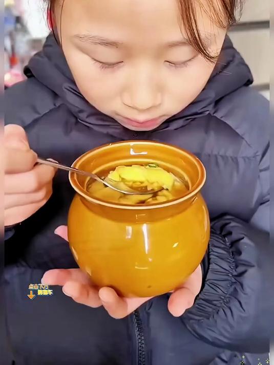 瓦罐汤又称瓦罐煨汤，不仅是一道美味的汤品，更是饮食文化的象征