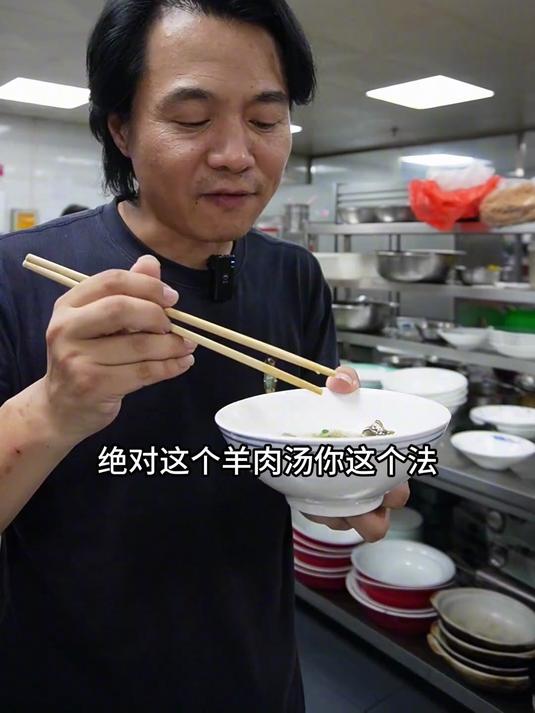 酸菜羊肉 用酸菜和羊肉在一起解腻,而且能保留羊肉汤的香味儿