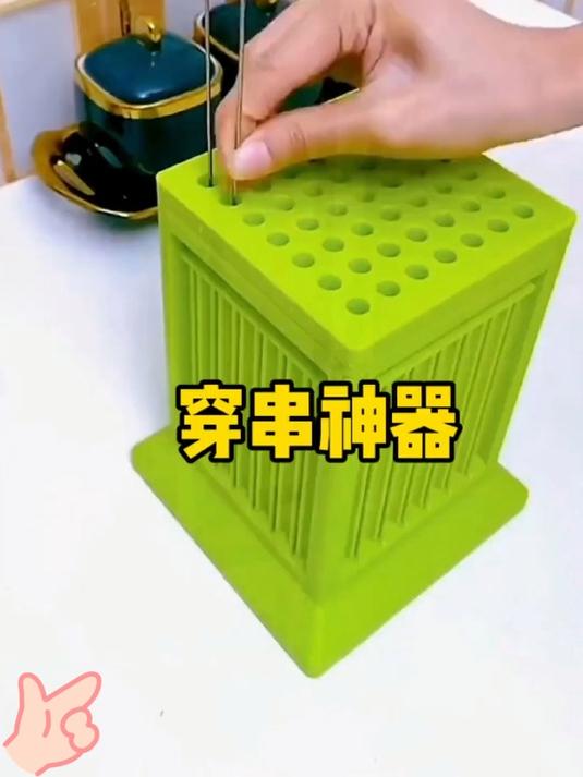 这款穿肉串神器自己动手穿肉串,一次可以穿49串,真是好用又方便