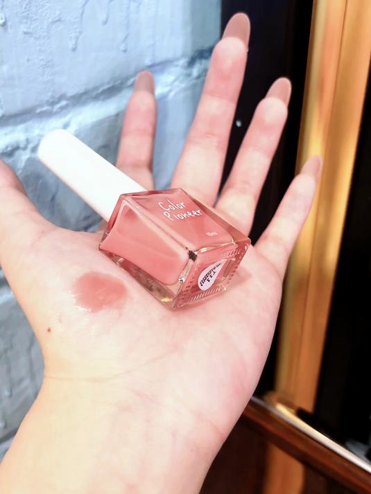 奶茶色指甲油,2025新趋势