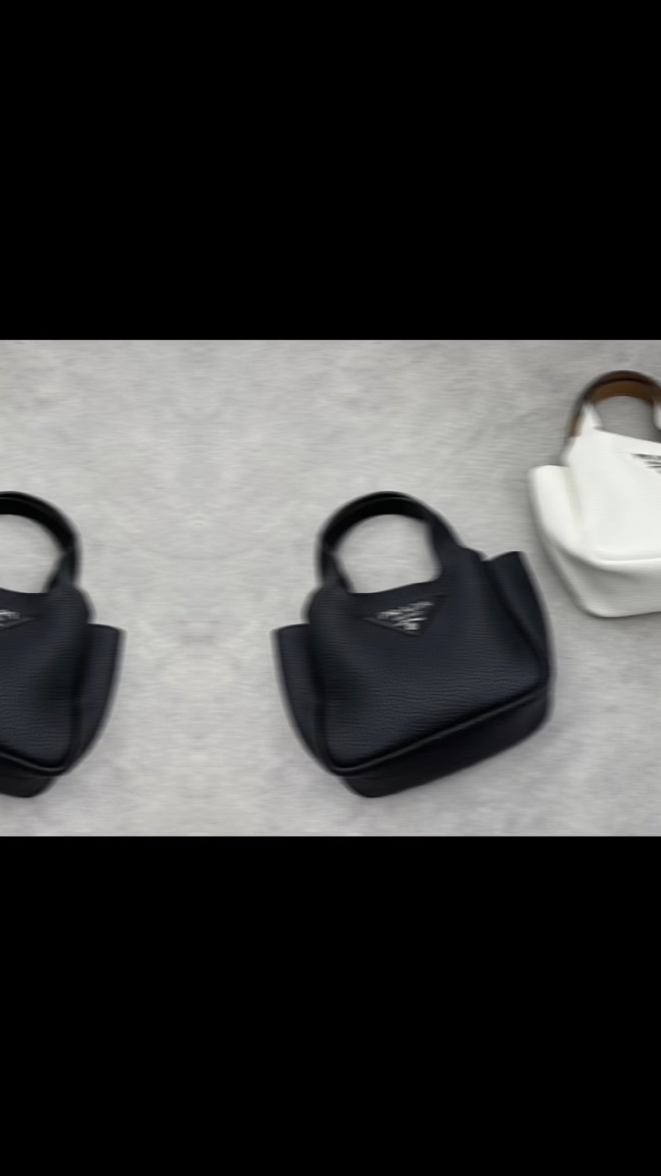 Prada菜篮子!采用进口鹿皮纹,内配进口小羊皮,专柜限量款/爆款!大小号!