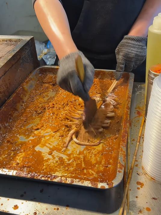 铁板烤大鱿鱼,主打一个吃得过瘾满足!