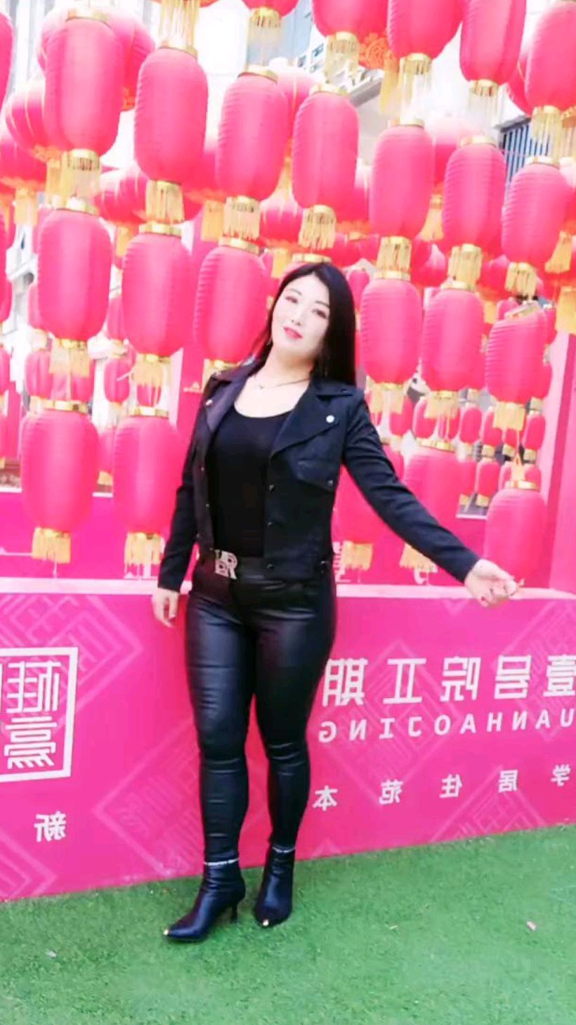 结实的身材,肌肉猛女!