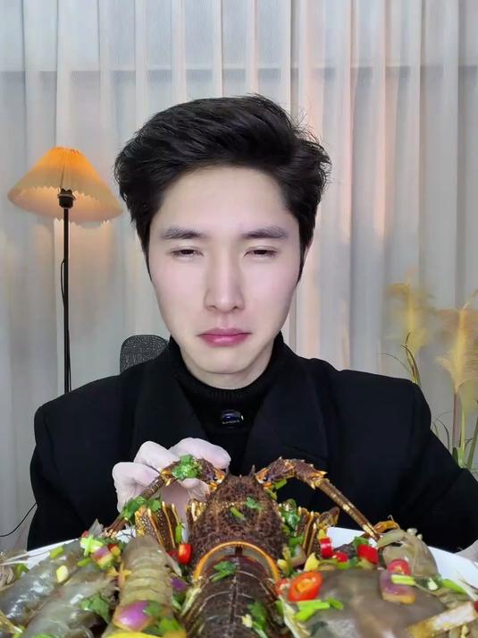 生腌海鲜小龙虾梭子蟹大明虾皮皮虾太鲜美了