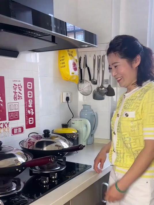 天花板传统老式铁锅!不易锈 爆炒家用!无涂层物理不沾圆尖底