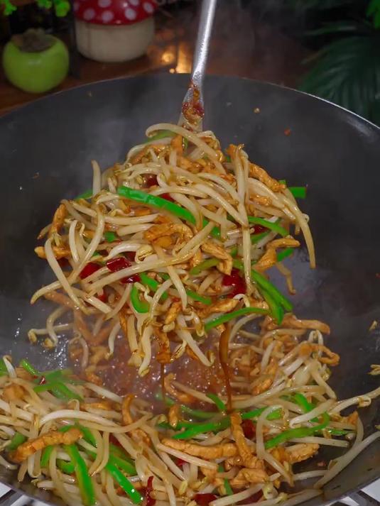 百吃不厌的青椒炒豆芽