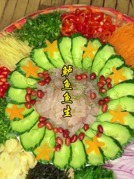 鲈鱼鱼生 今天的宵夜靓粒粒，流口水了！