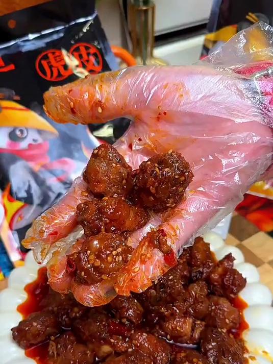 麻辣虎皮鸡拐骨,肉厚筋多还带脆骨,麻辣鲜香的嘎嘎好吃