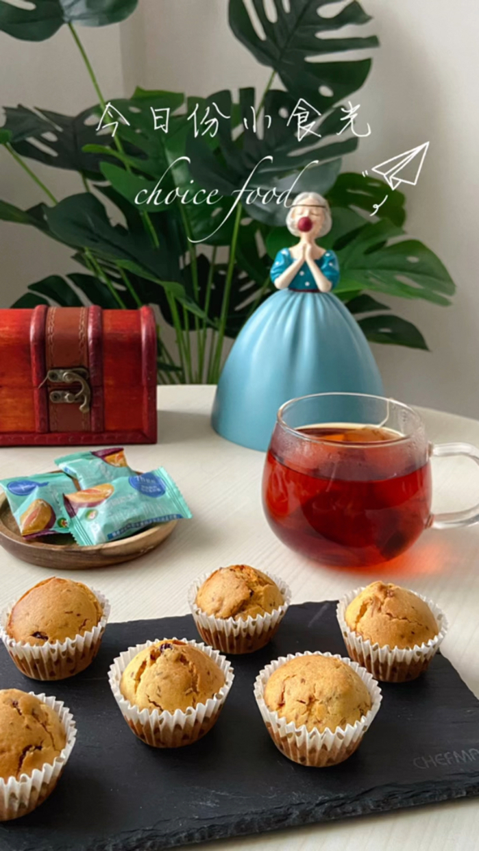 低油低糖红茶西梅磅蛋糕☕️下午茶好搭档 红茶磅蛋糕一直是我很喜欢的一款蛋糕,红茶能中和磅蛋