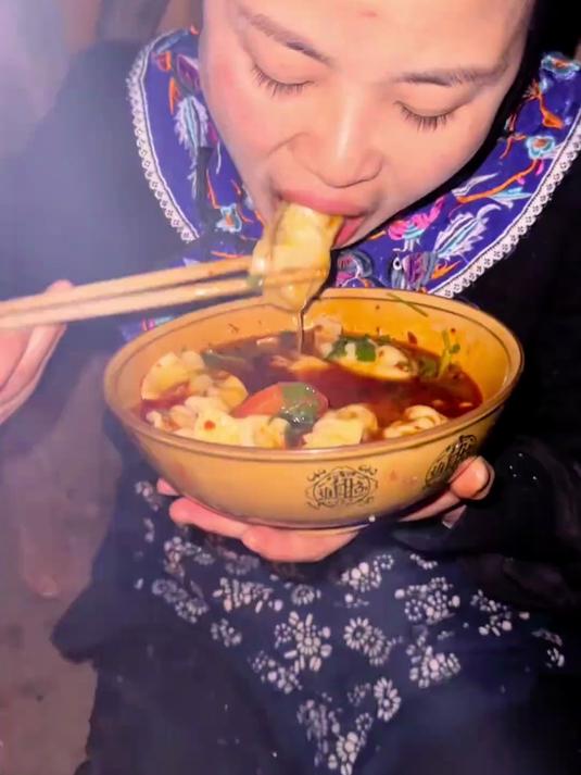 今天做道热气腾腾的酸汤芥菜饺子#我的乡村生活#