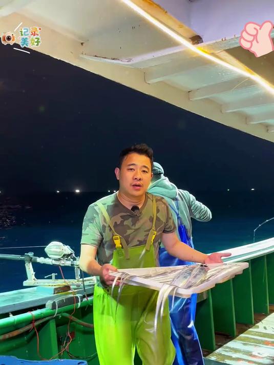 东海开海吃舟山新鲜带鱼不仅价格便宜品质也新鲜!都是刚上岸的鲜鱼剪开都能流血很新鲜很好吃#舟
