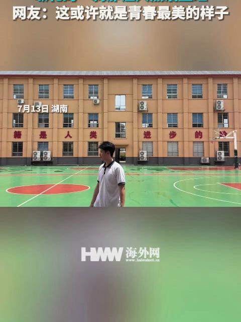 从校服到军装的神级转场 敬礼的一刹那让人热泪盈眶 网友:这或许就是青春最美的样子
