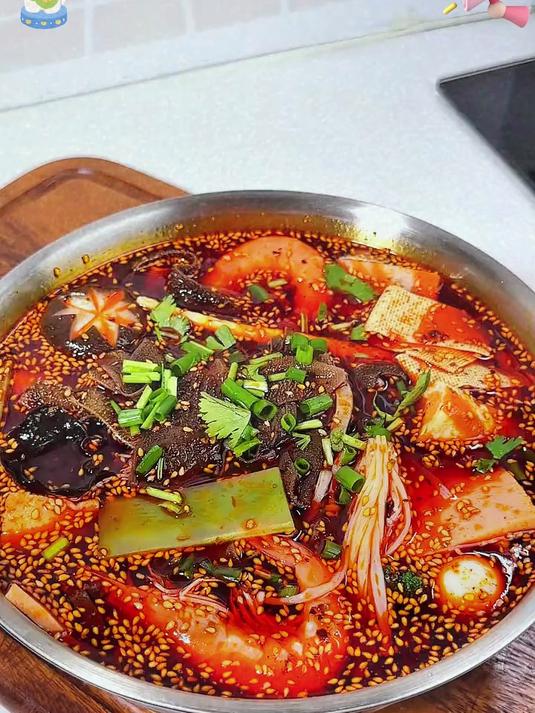 钵钵鸡 炎热的夏天吃钵钵鸡真的太合适了 麻麻辣辣的