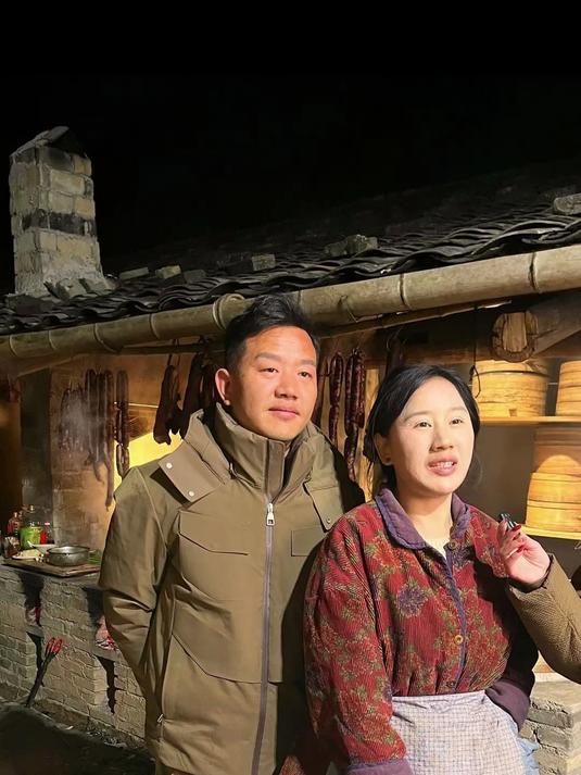 冬天的人间烟火气,现场制作武夷山正宗的熏鹅