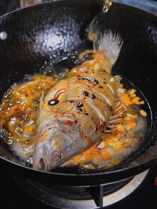 是谁还没有尝过这个黄山特产臭鳜鱼啊,这也太香太好吃啦!