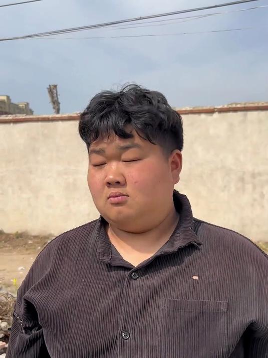 弟弟，哥哥真的买不起生日蛋糕呢