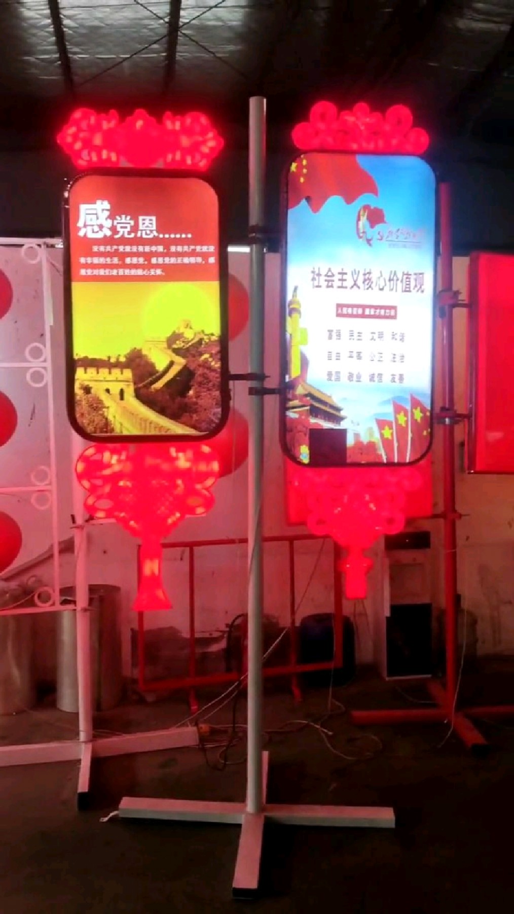 荣达灯杆灯箱全发光广告牌!开灯实拍效果展示!