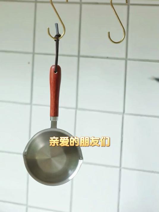 不锈钢胡桃木柄泼油锅!加深锅型防溅油,日常做饭超省心