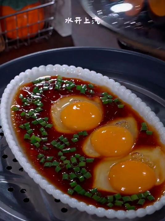 这是最近比较火的酱油蒸蛋做法