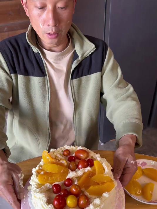 我做的蛋糕简直太哇塞了，你们说有没有翻车？