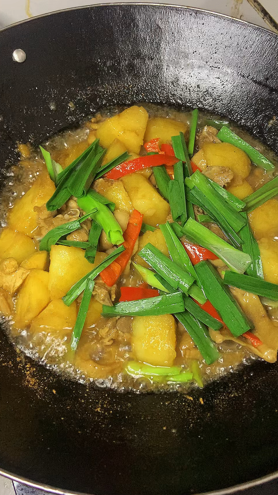 好吃到炸的土豆焖鸭肉,上桌抢光,零失败!