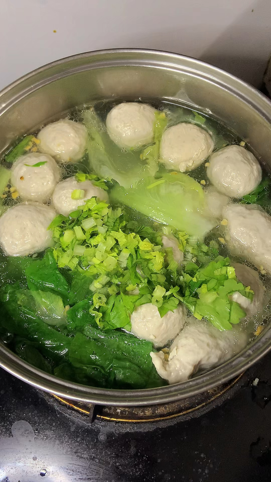 潮汕猪肉丸煮汤就是好吃,比如这个生菜猪肉丸汤,简单易做!