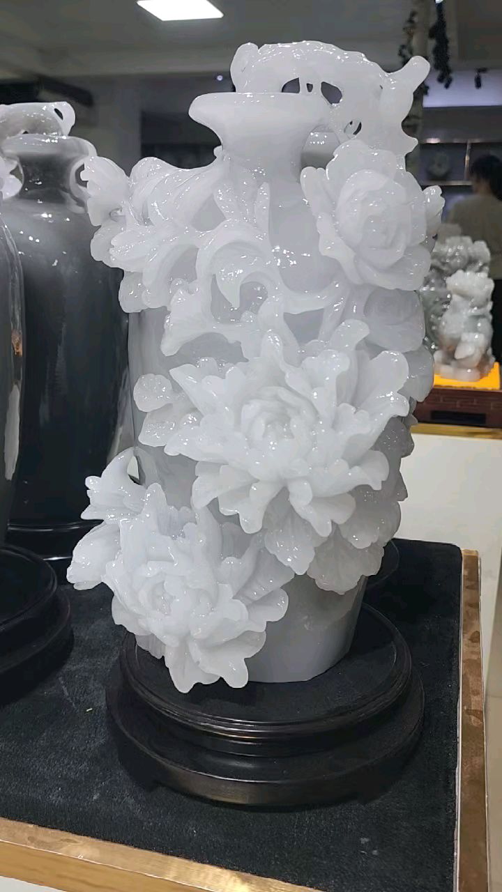 花开富贵花瓶摆件水墨玉剪料,剪雕