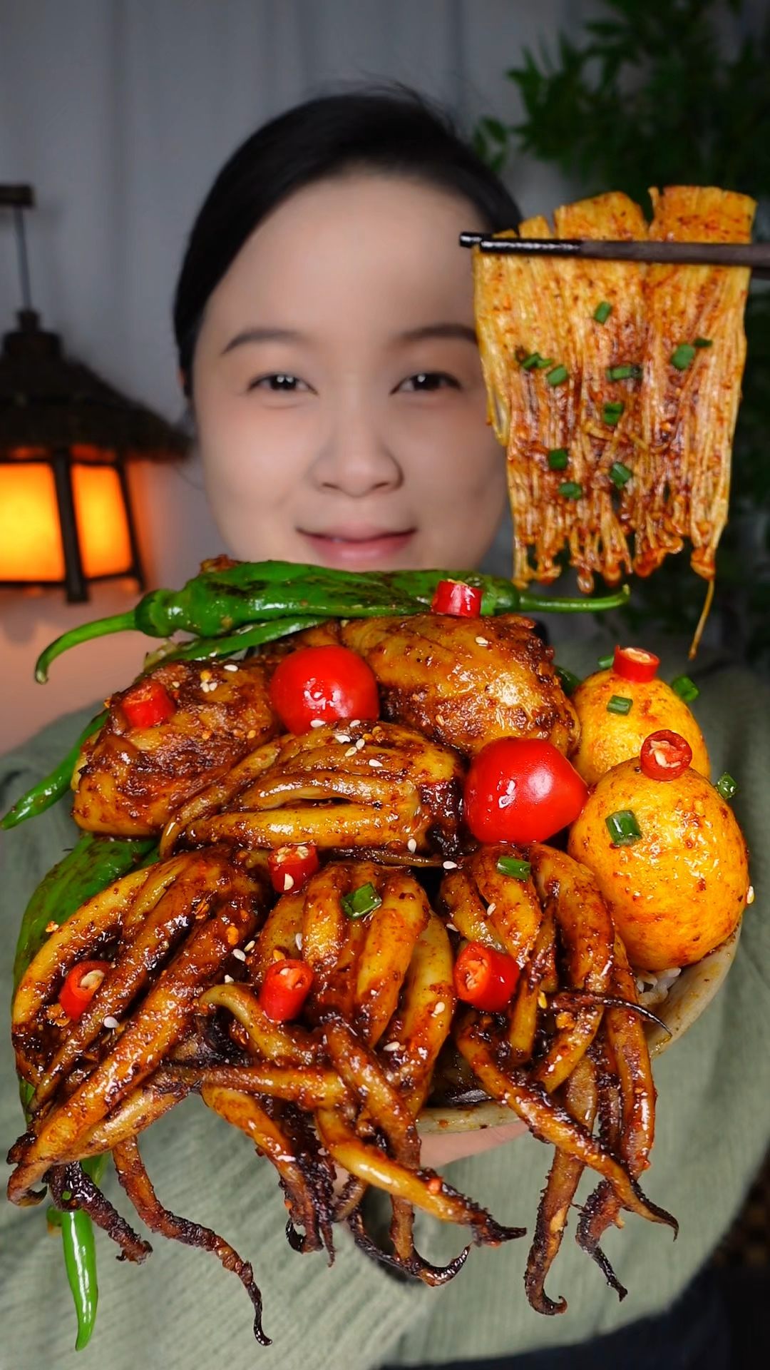 开饭啦兄弟姐妹们!最爱的麻辣鱿鱼须来啦!真的太太香了!