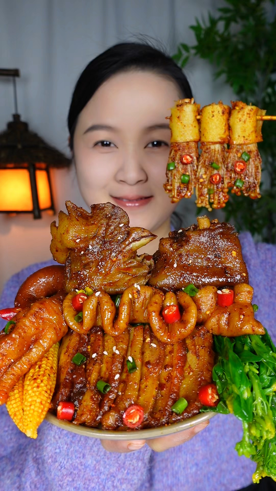 家常饭来啦!今天咱就换一个口味,北京烤鸭,金针菇