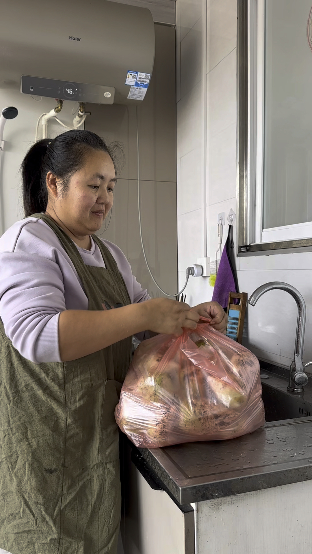 东北人猫冬之前的准备,腌制芥菜疙瘩