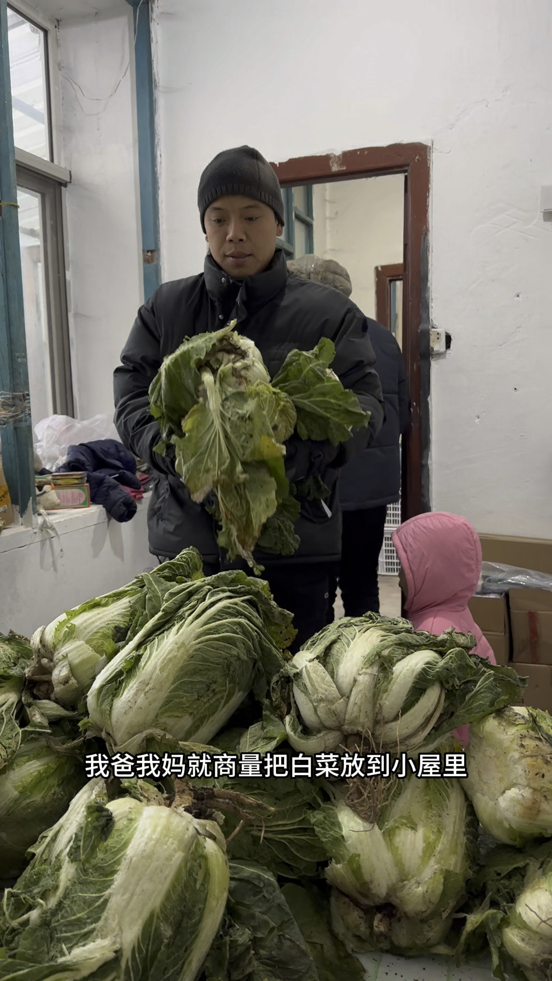 白菜经过一个月自然发酵就成了酸菜,烩猪肉血肠嘎嘎香