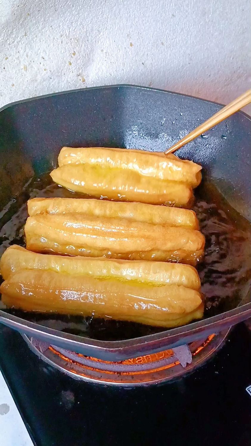 家常版炸油条,外酥里软,个个空心