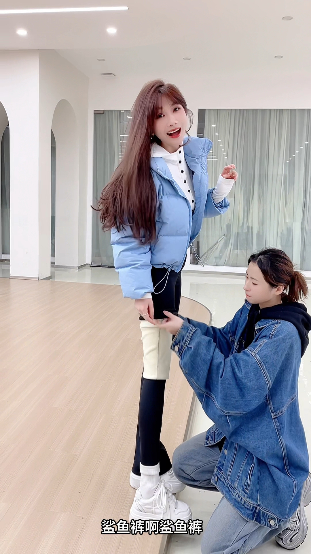 时尚女生必备的一条微喇鲨鱼裤,加绒也收腹收腰显瘦更双倍显腿长