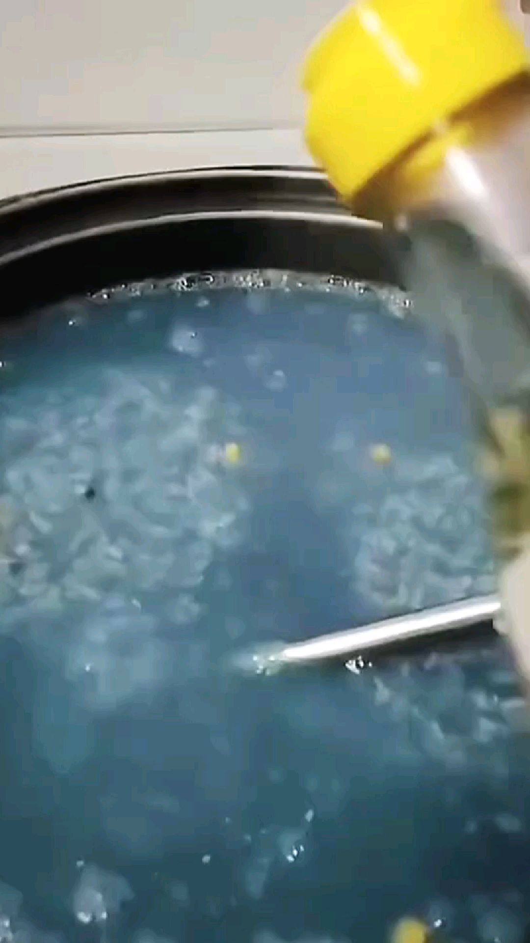 这就是你们喝的绿豆粥,看看吧