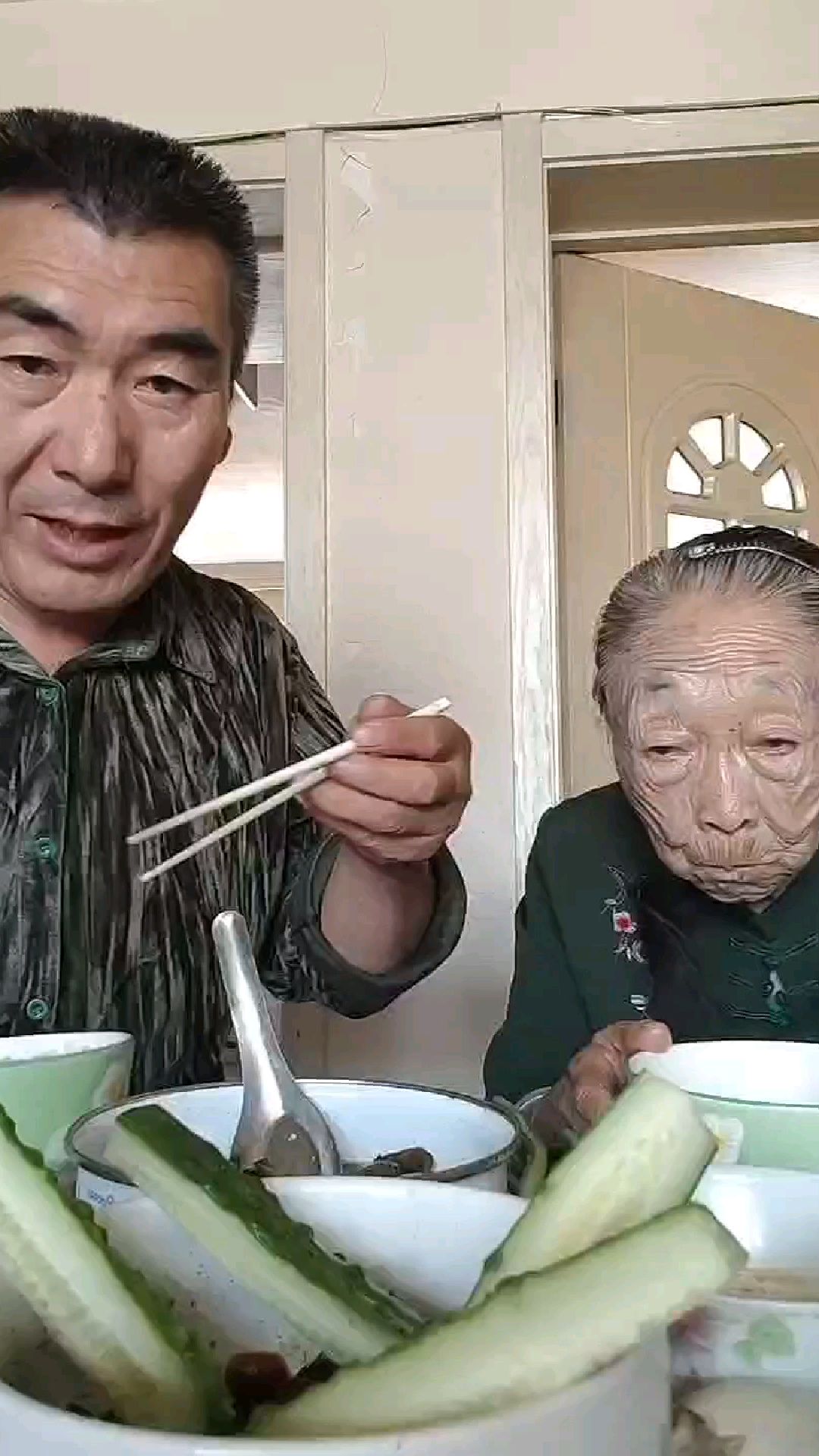 简单的农家菜饭开吃了
