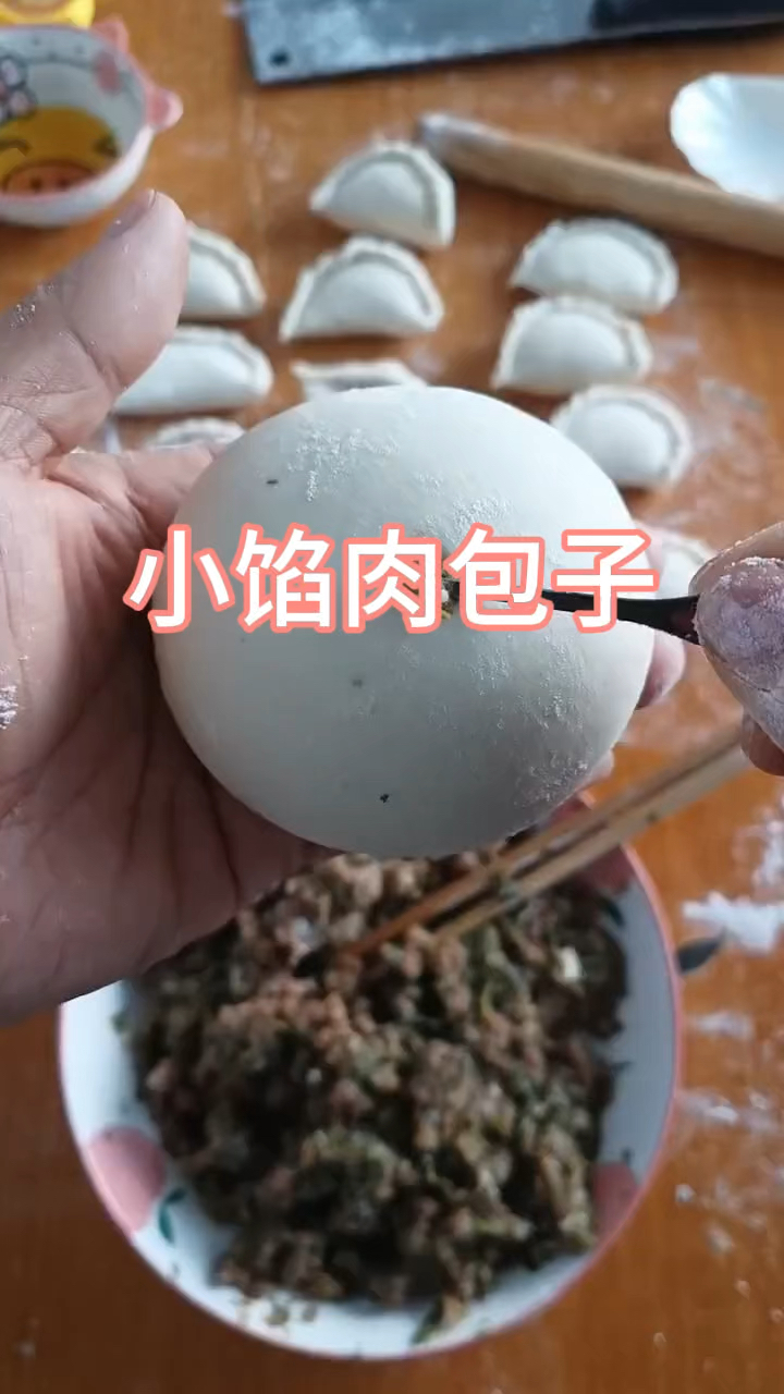 这要不是看到他放的一勺肉,不用放大镜都找不到呀